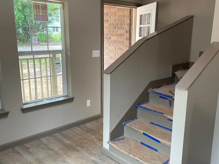 2220 N Moore Ave — Photo 3