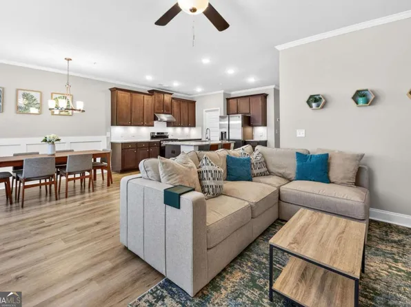 352 Cherryhill Ln, Woodstock, GA 30188