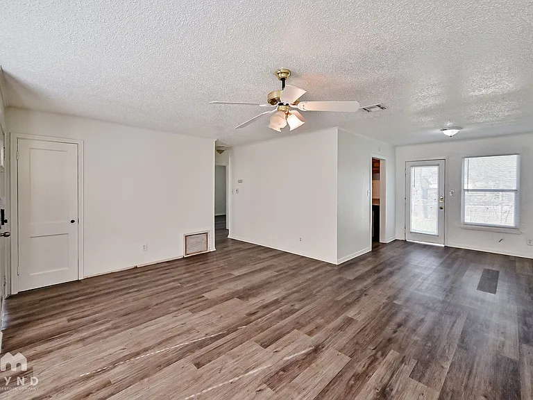 404 Lanola Ct — Photo 4
