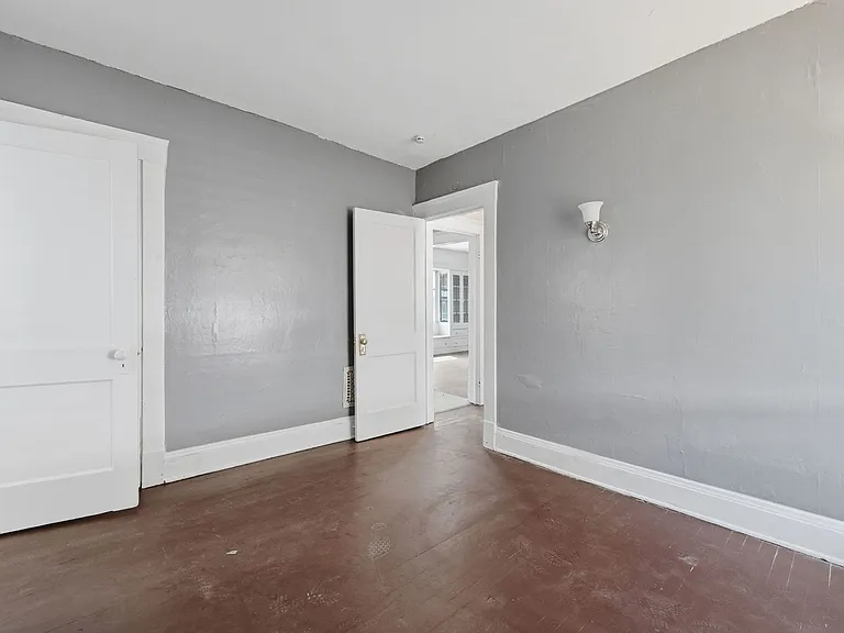 11611 Fairport Avenue — Photo 46