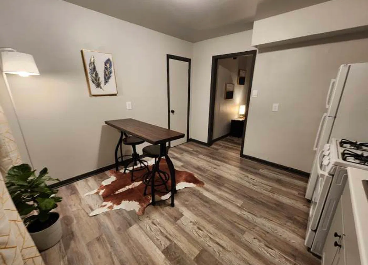 3 bed, 850 sqft, $825 — Photo 2