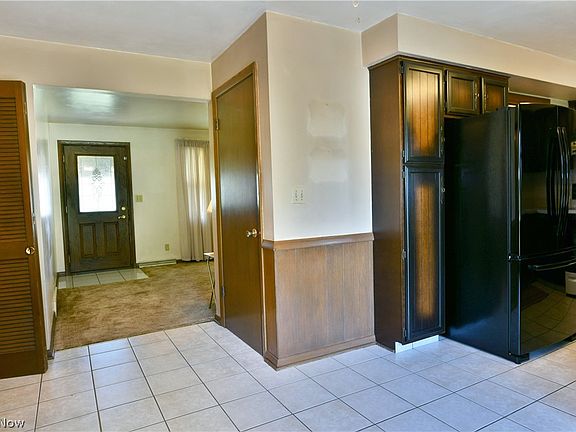 2nd image of 179 E Circle View Dr