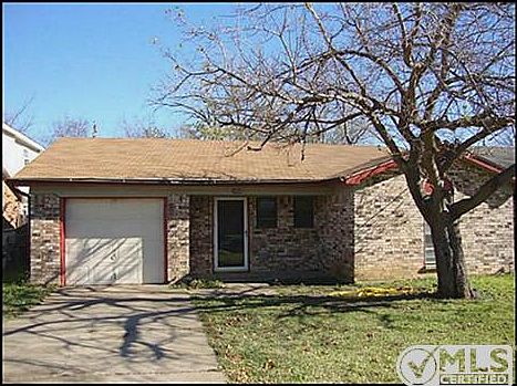 5th image of 2426 Lakeshore Dr