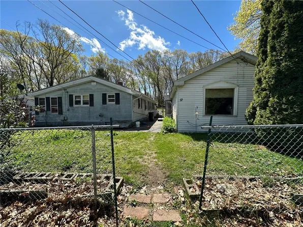 8 Buona Vista Ave, Johnston, RI 02919