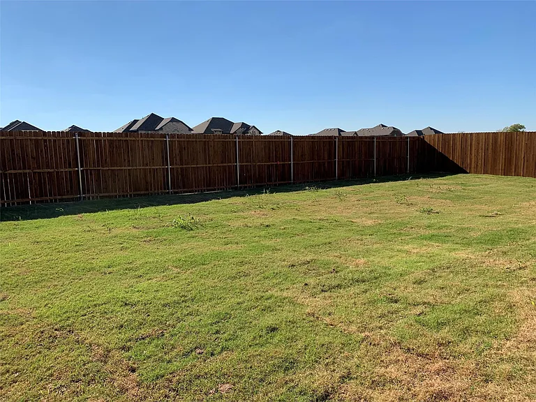 325 Delaford Dr — Photo 10