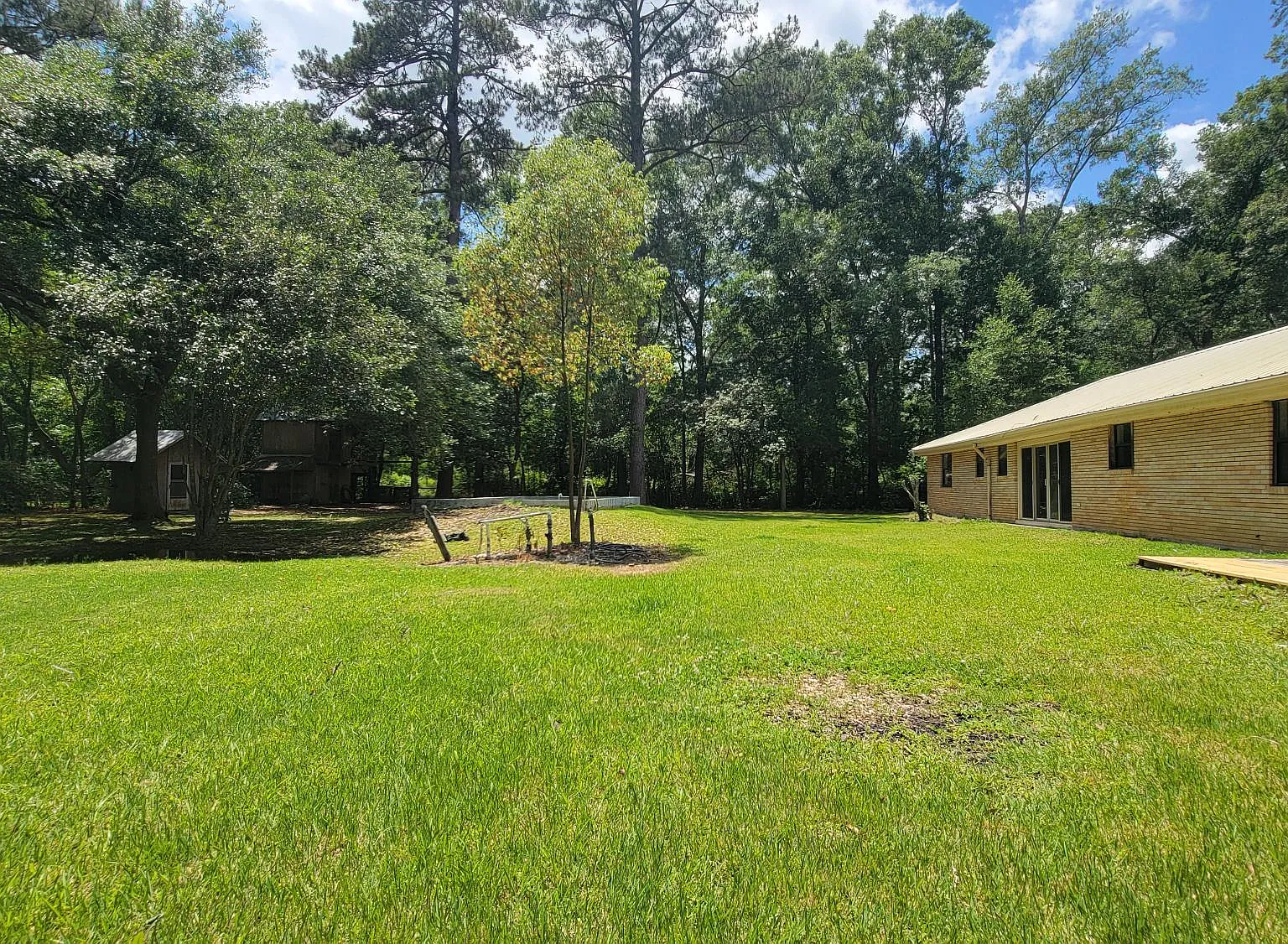 4 bed, 2690 sqft, $2,190 — Photo 2