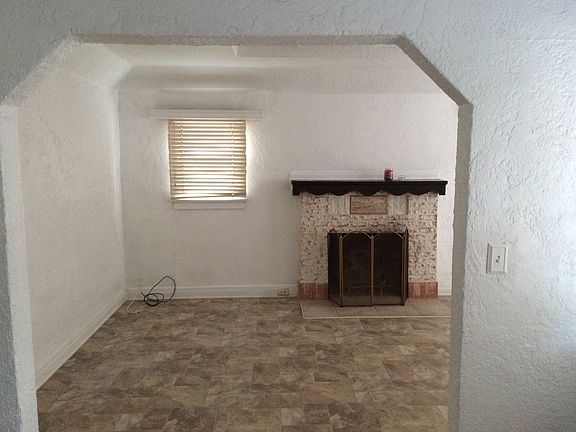 4th image of 531 1/2 Sandalwood Dr