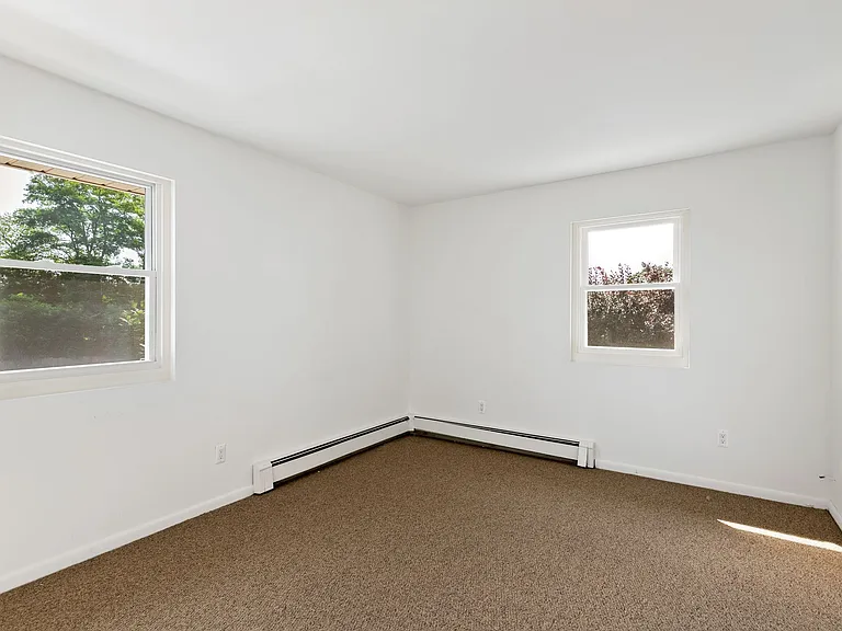 Doral Apartments — Photo 16