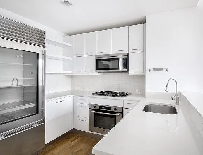 635 West 42nd Street — Photo 4