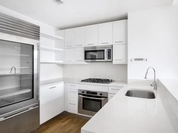 635 West 42nd Street 10M image 3 of 20