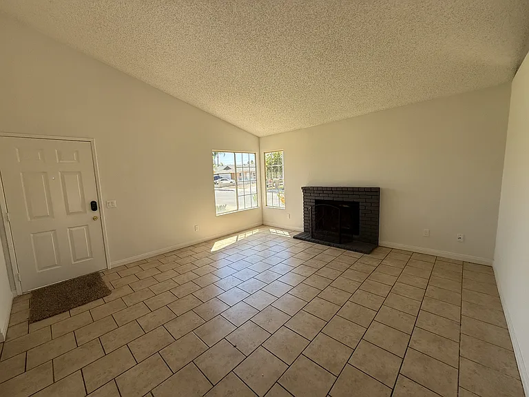 480 Prairie Way — Photo 3