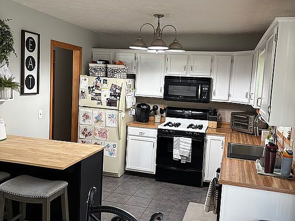 2nd image of 1404 W 48th St