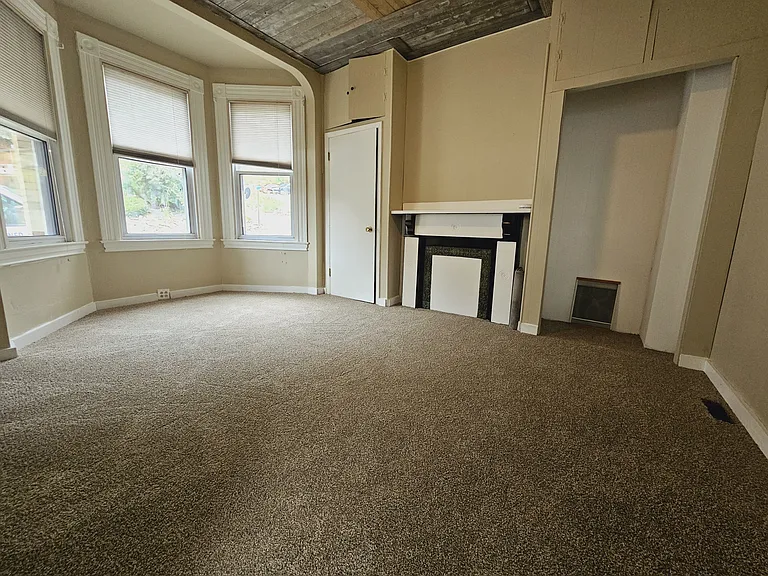 106 Grant Ave — Photo 6