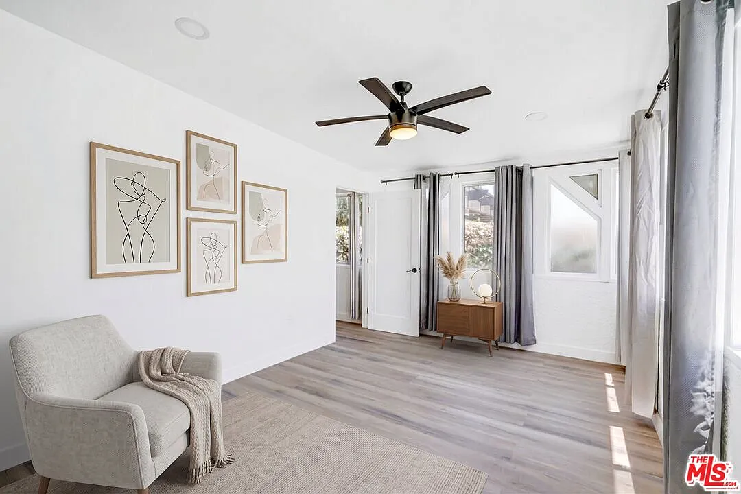 2 bed, 1.0 bath, $2,650 — Photo 3