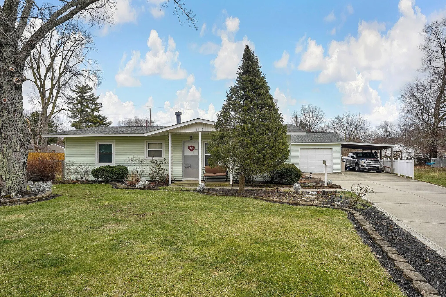 1116 Gibson Rd photo 1