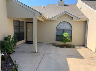 106 Pebble Creek Dr, Rockport, TX 78382