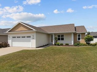 N9041 Papermaker Pass, Menasha, WI 54952