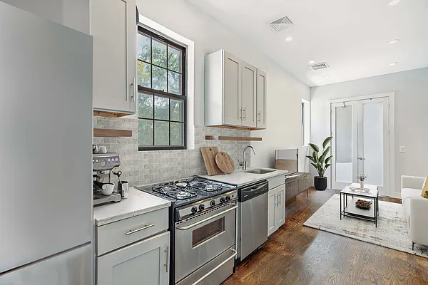 Rented by Freestone Property Group | media 9