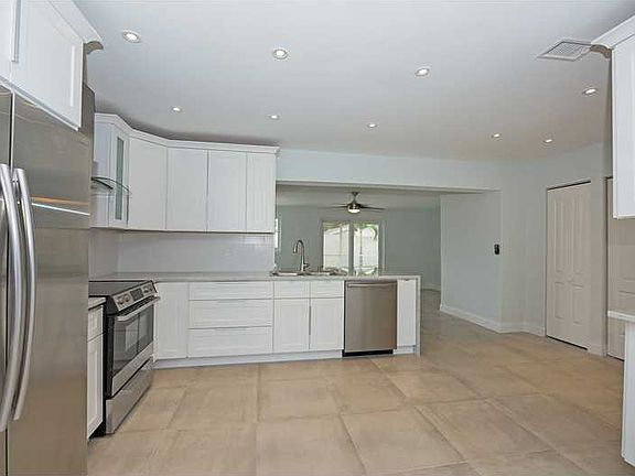 3rd image of 530 NE 59th St