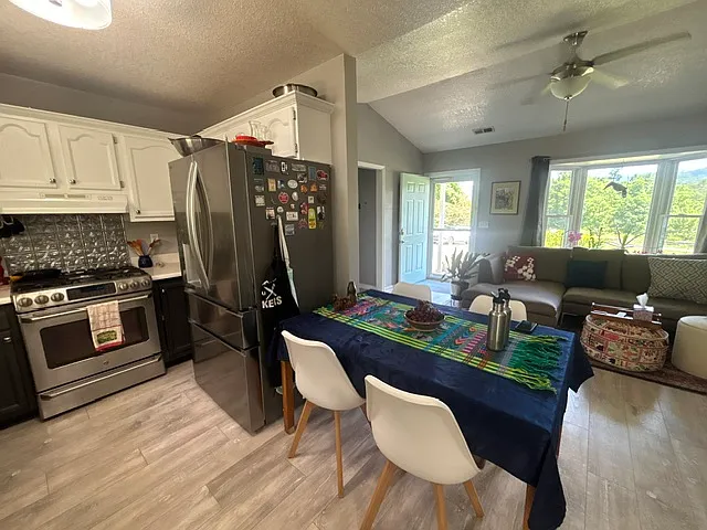 142 Reems Creek Rd — Photo 12