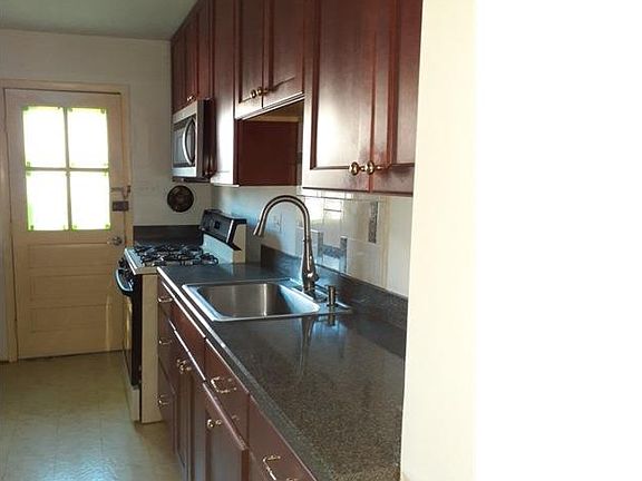3rd image of 8211 Tomlinson Ct