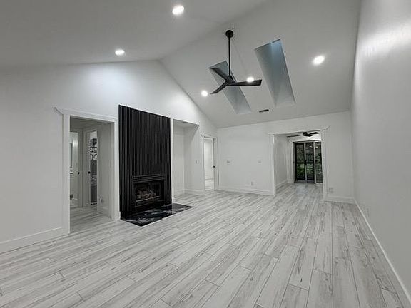 2nd image of 523 Sunrise Cir