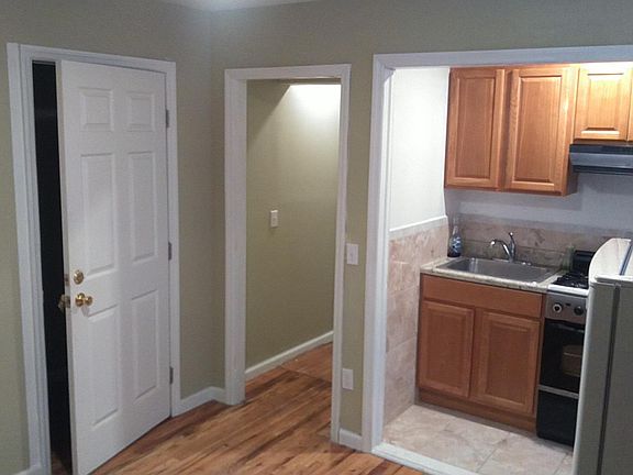 3rd image of 639 Barclay Ave