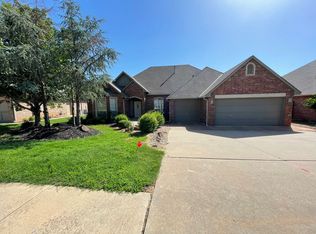 2425 Flint Ridge Rd, Edmond, OK 73003