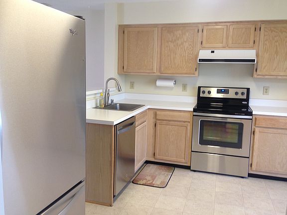 Kithen w/ stainless steel appliances