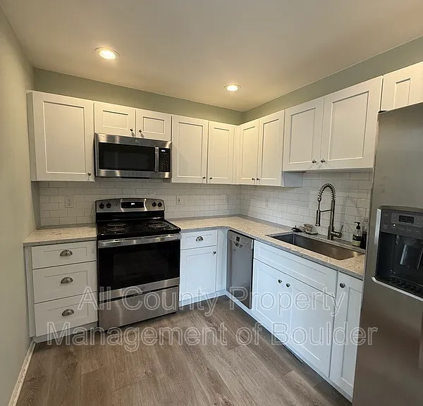 380 S 42nd St — Photo 6