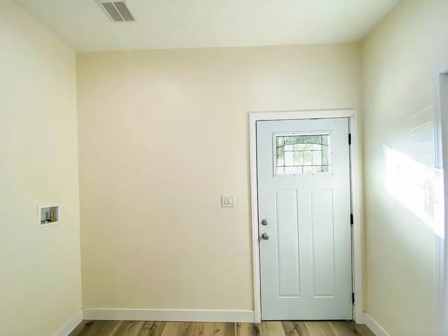 4 bed, 1250 sqft, $4,200 — Photo 4