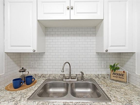 3rd image of 2353 Shelley St APT 19