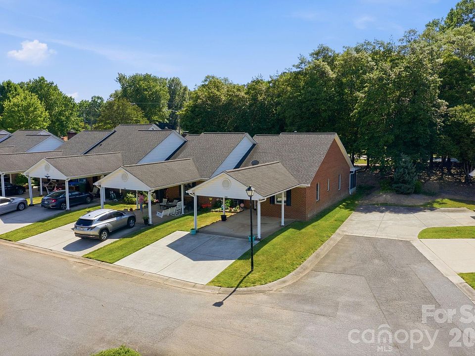 1st image of 19980 Oak Leaf Cir
