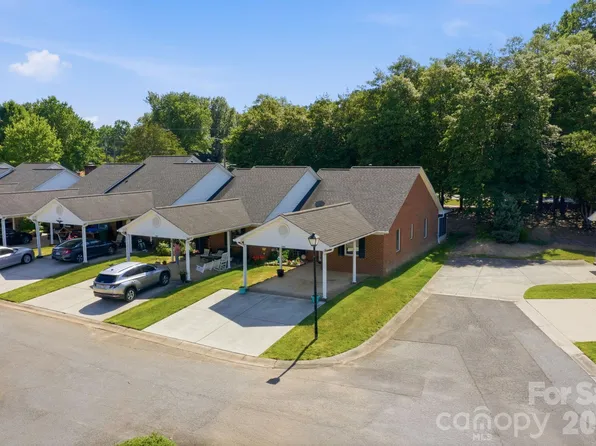 19980 Oak Leaf Cir, Cornelius, NC 28031