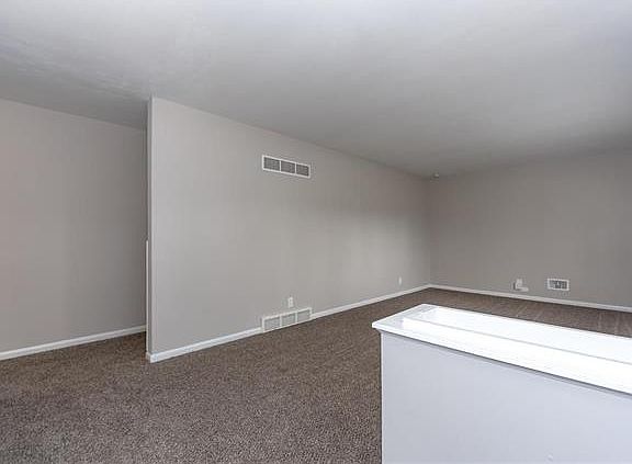 4th image of 1101 E Gudgell Ave