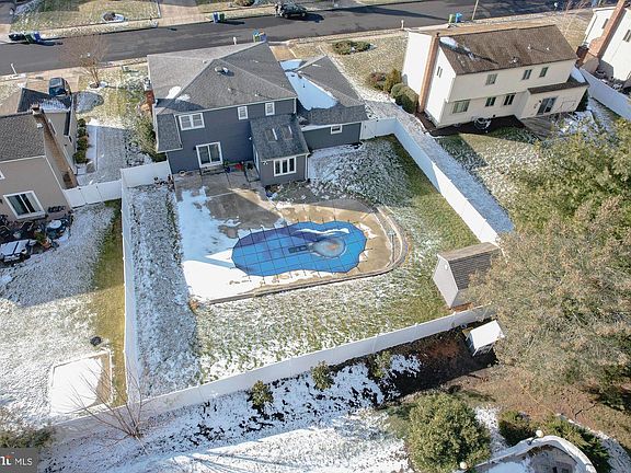 2nd image of 1542 Chalet Dr