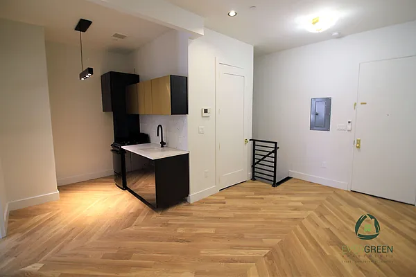 Rented by Evergreen Apartments BK | media 13