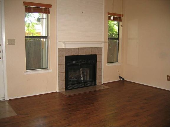 Living with fireplace and lami