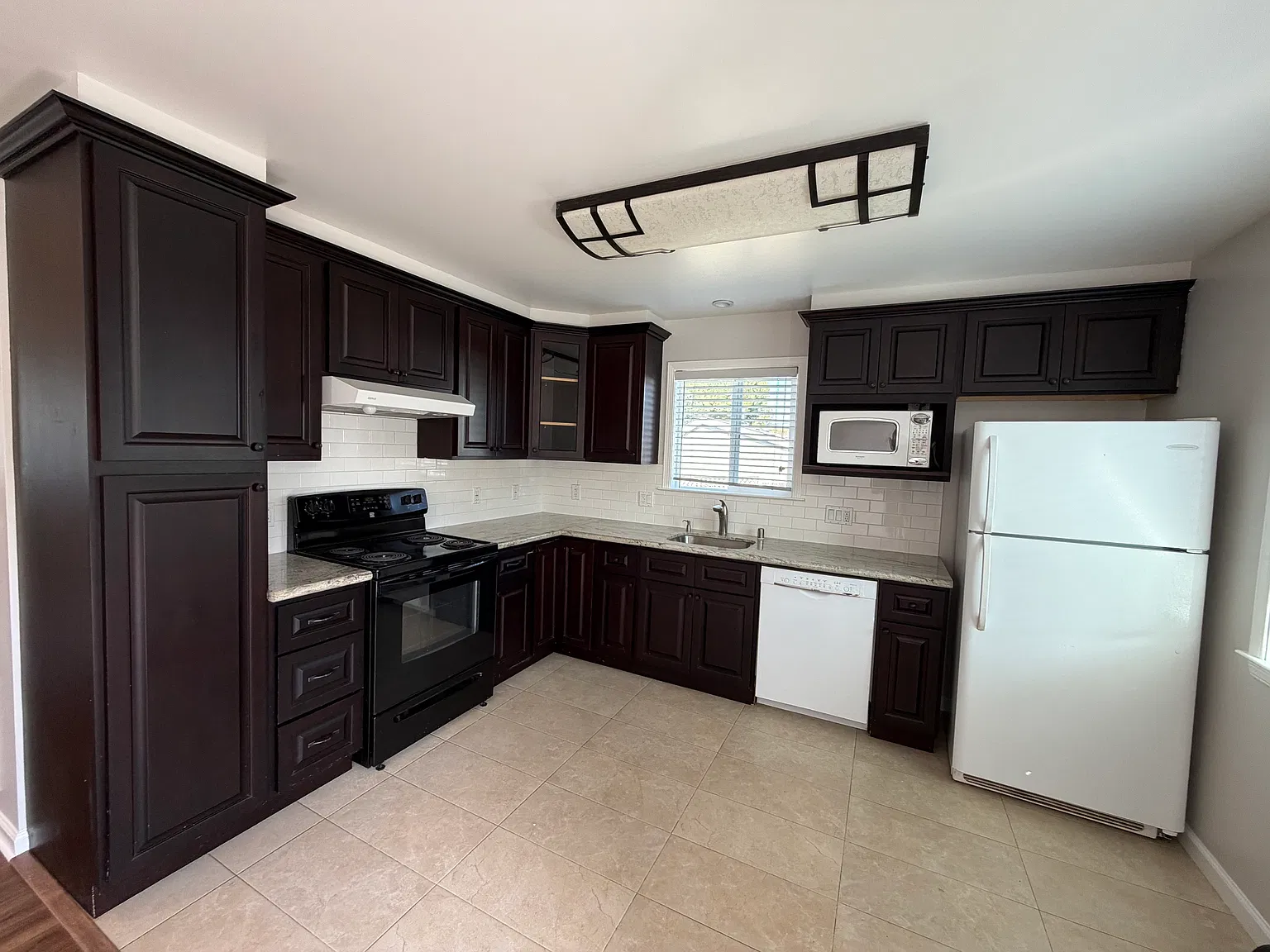 2 bed, 800 sqft, $3,250 — Photo 2