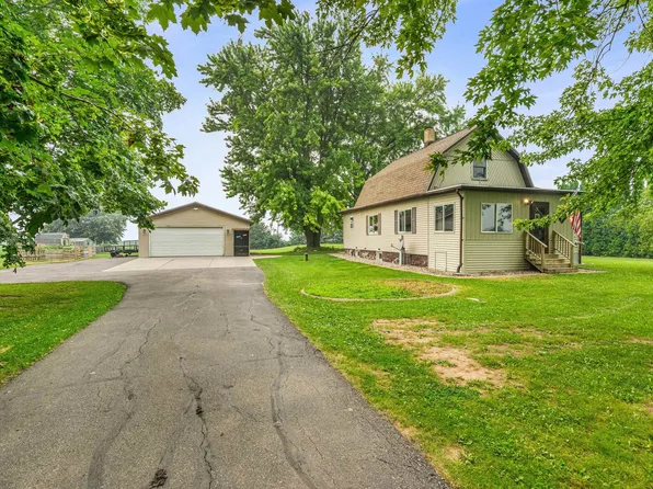 N5403 County Rd W, New London, WI 54961