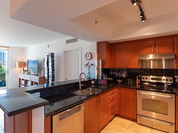5th image of 403 S Sapodilla Avenue #411