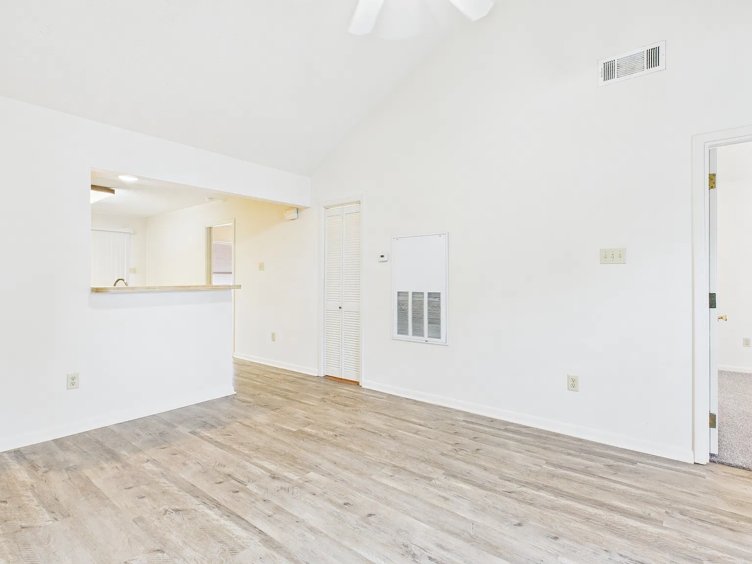 1802 Woodsman Drive- D - D — Photo 4