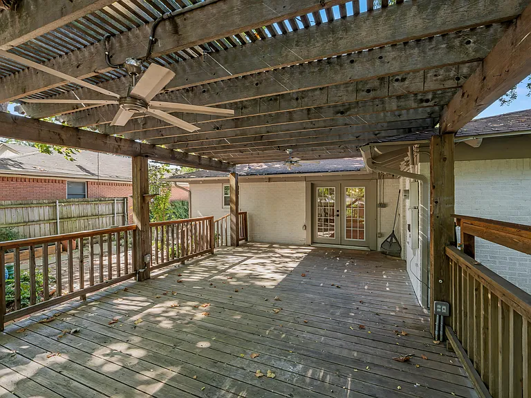 6638 Aintree Cir — Photo 19