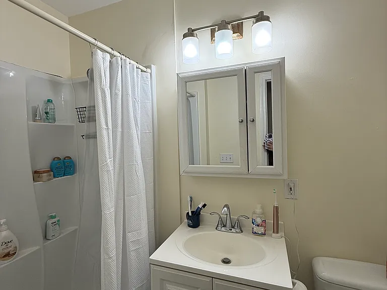 738 E 6th St #2 — Photo 5