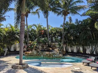 2226 Siesta Dr, Sarasota, FL 34239