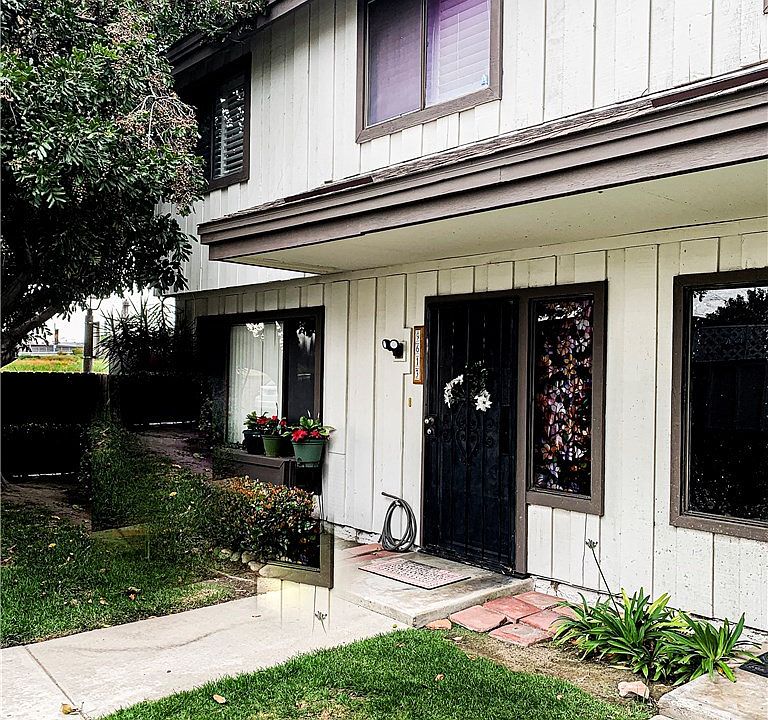1st image of 9613 Karmont Ave