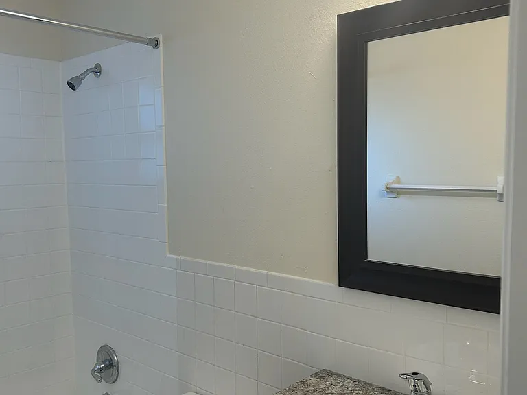 La Aloma Apartments — Photo 30