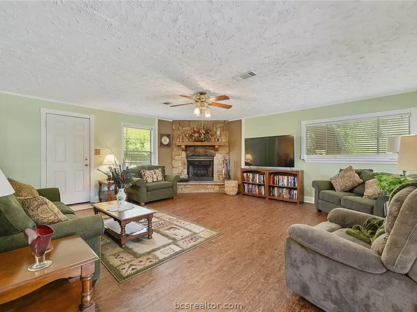 3907 Tanglewood Dr, Bryan, TX 77802