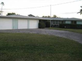 888 Freeling Dr, Sarasota, FL 34242
