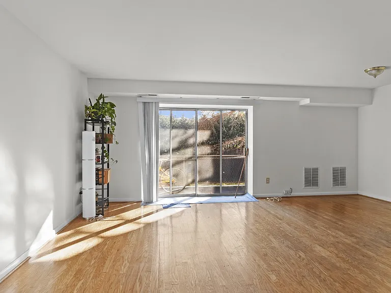 1931 N Cleveland St #213 — Photo 3